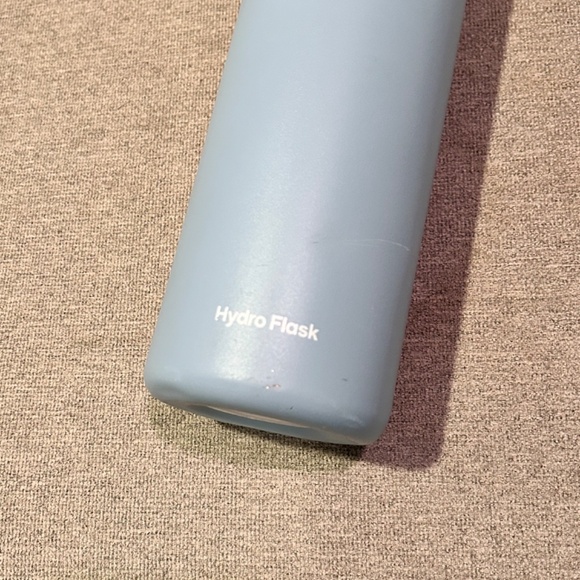 Hydro Flask 40 oz Reusable Waterbottle - Picture 4 of 6